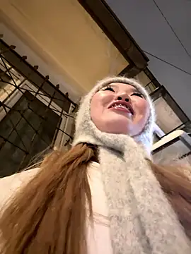 Snapshot of Aiko_Yumi chatting on 01/10/26, 04:53 Aiko Yumi online show from 01/10/26, 04:53