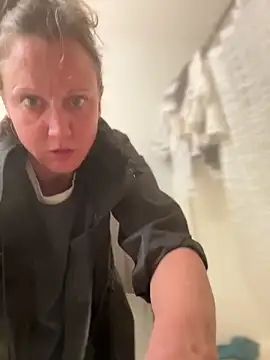 Snapshot of SexyB214 chatting on 12/15/24, 03:45 SexyB214 online show from 12/15/24, 03:45