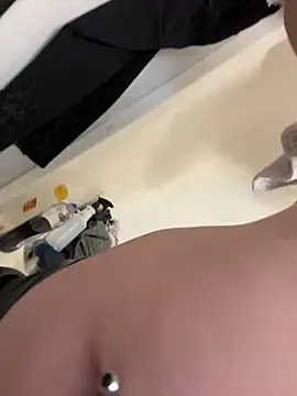 Snapshot of SexyB214 chatting on 01/01/25, 01:26 SexyB214 online show from 01/01/25, 01:26