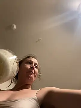 Snapshot of SexyB214 chatting on 09/28/25, 03:23 SexyB214 online show from 09/28/25, 03:23