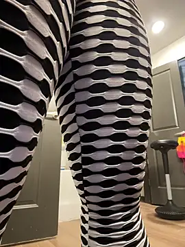 Snapshot of SexyB214 chatting on 10/12/25, 03:27 SexyB214 online show from 10/12/25, 03:27