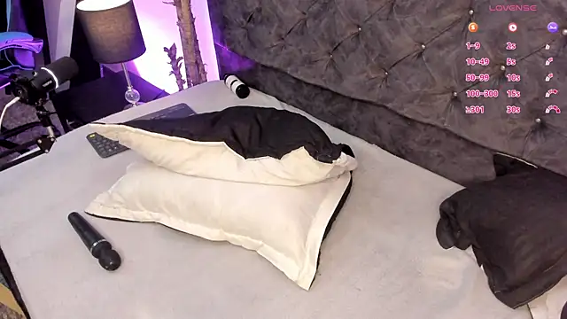 Snapshot of candy_canne__ chatting on 02/02/25, 10:17 candy canne   online show from 02/02/25, 10:17