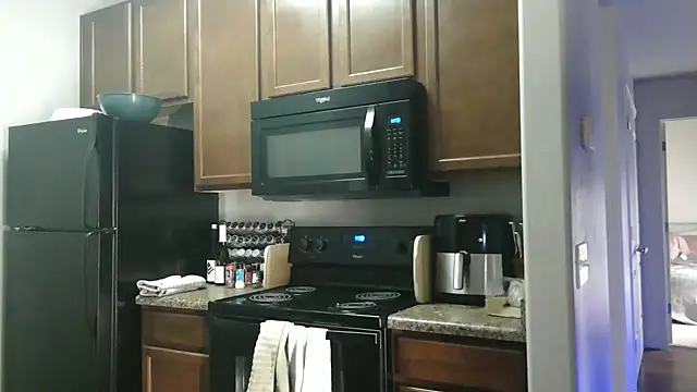 Snapshot of NatalieKneals chatting on 02/12/25, 06:51 NatalieKneals online show from 02/12/25, 06:51