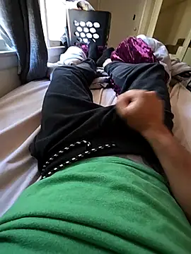 Snapshot of naper12 chatting on 10/10/25, 04:39 naper12 online show from 10/10/25, 04:39