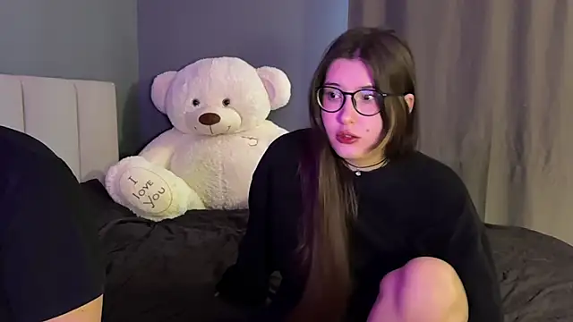 Snapshot of sasaykyra chatting on 03/07/26, 03:25 sasaykyra online show from 03/07/26, 03:25