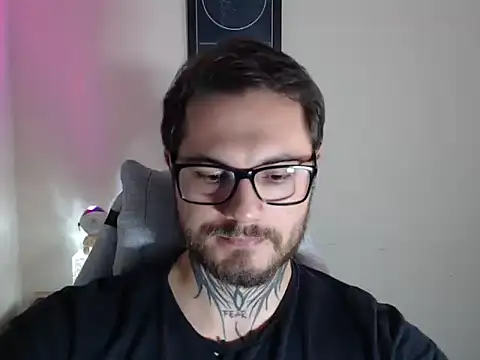 Snapshot of clark_r chatting on 04/28/26, 12:09 clark r online show from 04/28/26, 12:09