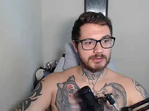 Snapshot of clark_r chatting on 05/18/26, 11:32 clark r online show from 05/18/26, 11:32