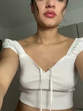 Snapshot of Alicia_ALICIA chatting on 01/04/25, 04:23 Alicia ALICIA online show from 01/04/25, 04:23
