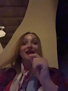 Snapshot of LadyTatiana_Madam chatting on 12/20/25, 04:14 LadyTatiana Madam online show from 12/20/25, 04:14