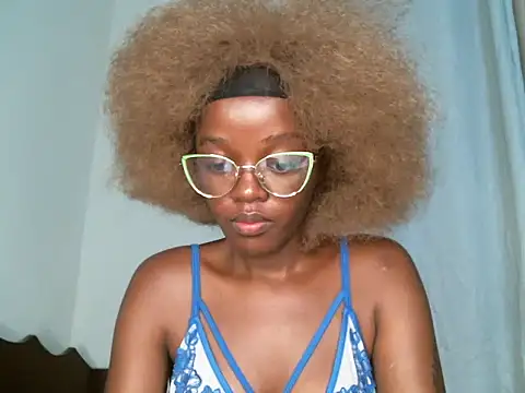 Bella kiki online show from 03/12/25, 02:52