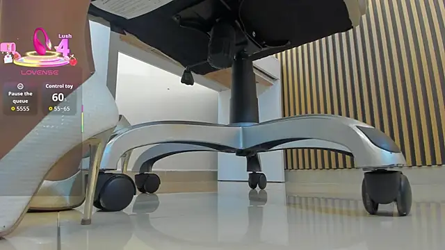 lulu 072 online show from 10/16/25, 12:11