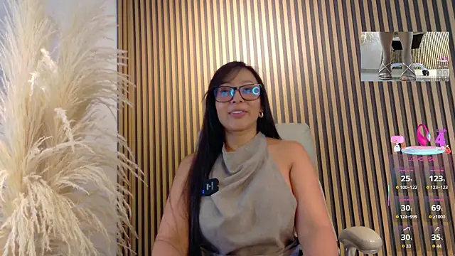 Snapshot of lulu_072 chatting on 06/19/26, 12:48 lulu 072 online show from 06/19/26, 12:48