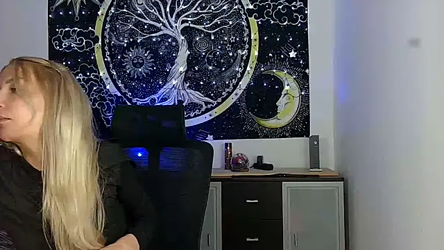 Snapshot of SexxyLiviaa chatting on 04/24/26, 02:25 SexxyLiviaa online show from 04/24/26, 02:25