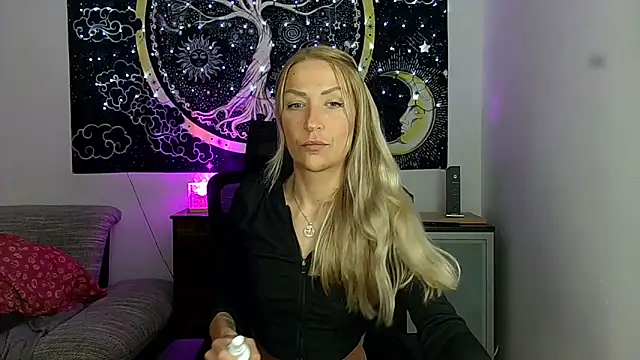 Snapshot of SexxyLiviaa chatting on 04/26/26, 07:00 SexxyLiviaa online show from 04/26/26, 07:00