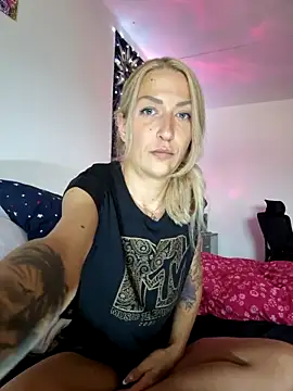 Snapshot of SexxyLiviaa chatting on 05/22/26, 04:30 SexxyLiviaa online show from 05/22/26, 04:30