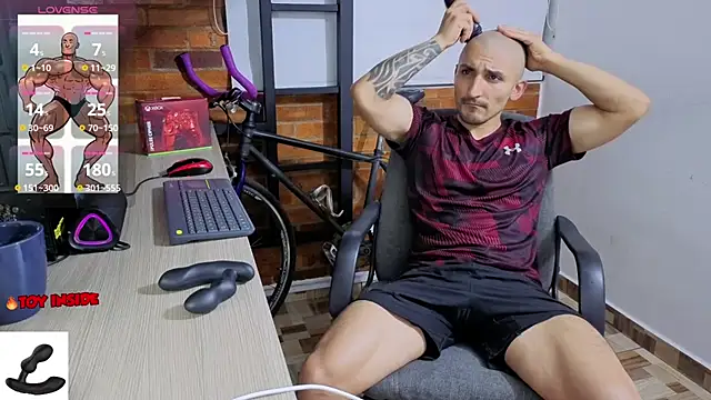 Snapshot of Marck_Muscle chatting on 04/21/26, 01:18 Marck Muscle online show from 04/21/26, 01:18