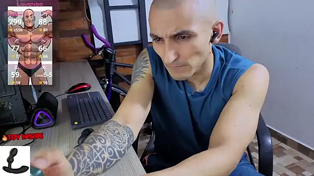Snapshot of Marck_Muscle chatting on 05/05/26, 01:46 Marck Muscle online show from 05/05/26, 01:46