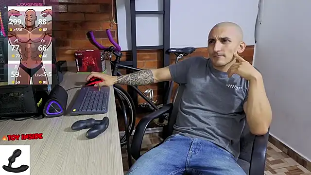 Snapshot of Marck_Muscle chatting on 05/09/26, 12:38 Marck Muscle online show from 05/09/26, 12:38