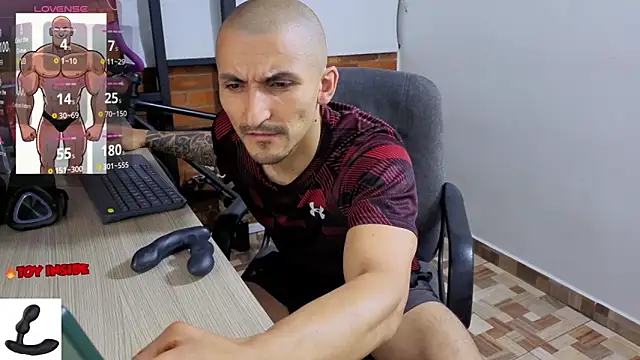 Snapshot of Marck_Muscle chatting on 05/14/26, 02:18 Marck Muscle online show from 05/14/26, 02:18