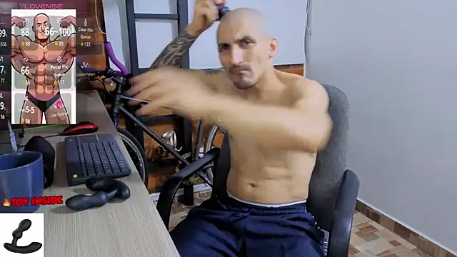 Snapshot of Marck_Muscle chatting on 05/15/26, 12:06 Marck Muscle online show from 05/15/26, 12:06