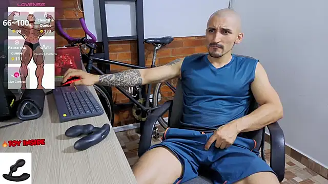 Snapshot of Marck_Muscle chatting on 05/19/26, 11:44 Marck Muscle online show from 05/19/26, 11:44