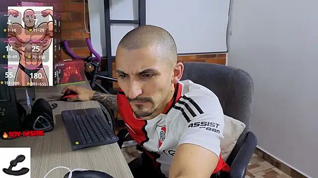Snapshot of Marck_Muscle chatting on 05/22/26, 11:32 Marck Muscle online show from 05/22/26, 11:32