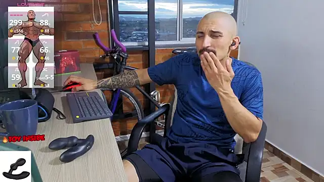 Snapshot of Marck_Muscle chatting on 05/25/26, 11:11 Marck Muscle online show from 05/25/26, 11:11