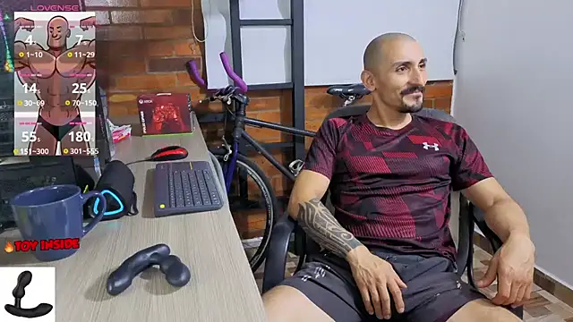 Snapshot of Marck_Muscle chatting on 06/03/26, 11:43 Marck Muscle online show from 06/03/26, 11:43