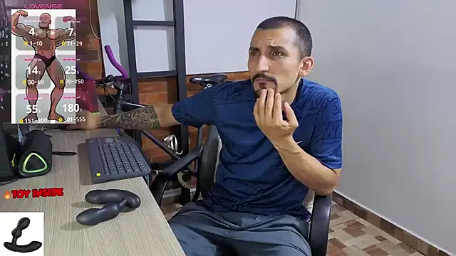 Snapshot of Marck_Muscle chatting on 06/22/26, 11:35 Marck Muscle online show from 06/22/26, 11:35