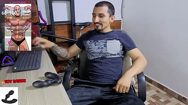 Snapshot of Marck_Muscle chatting on 06/29/26, 01:45 Marck Muscle online show from 06/29/26, 01:45