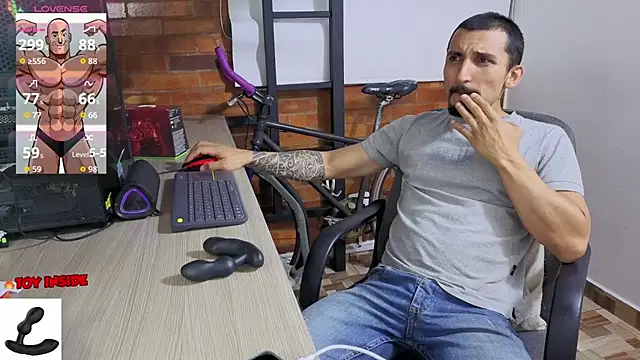 Snapshot of Marck_Muscle chatting on 07/05/26, 01:23 Marck Muscle online show from 07/05/26, 01:23