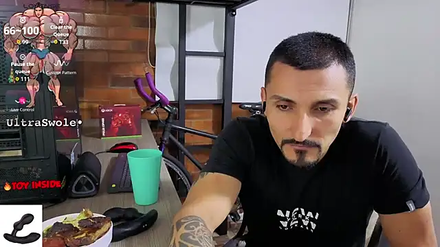 Snapshot of Marck_Muscle chatting on 07/14/26, 02:05 Marck Muscle online show from 07/14/26, 02:05
