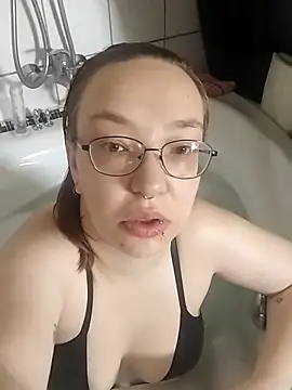 Isabella Geney online show from 04/23/26, 01:13