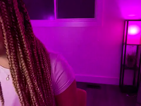 Snapshot of MelSaunders chatting on 10/30/25, 02:02 MelSaunders online show from 10/30/25, 02:02