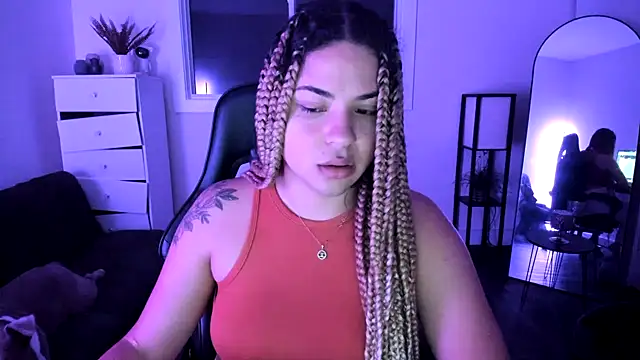 Snapshot of MelSaunders chatting on 11/02/25, 12:02 MelSaunders online show from 11/02/25, 12:02