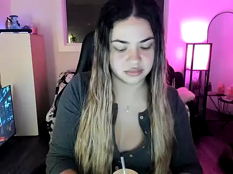 Snapshot of MelSaunders chatting on 11/30/25, 01:20 MelSaunders online show from 11/30/25, 01:20