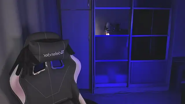 Snapshot of Christy_Calypso chatting on 12/16/25, 04:01 Christy Calypso online show from 12/16/25, 04:01