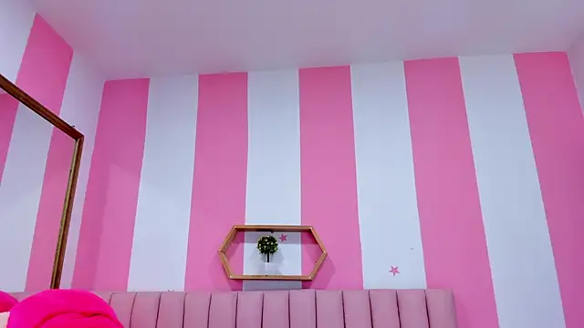 ISABELLA 020 online show from 09/15/25, 12:38