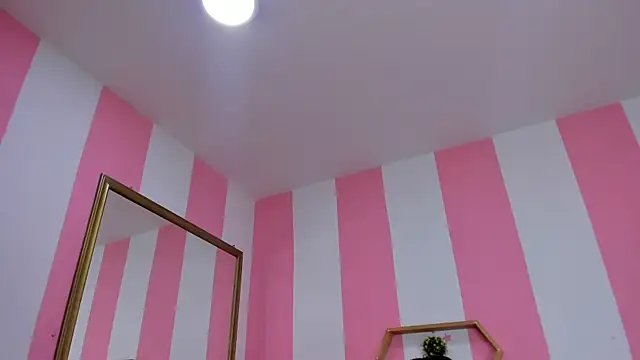 ISABELLA 020 online show from 12/17/25, 01:06