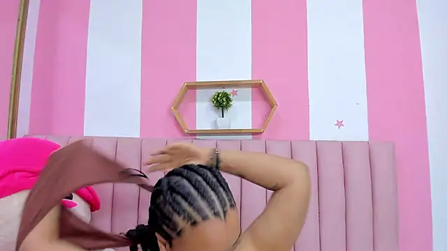 ISABELLA 020 online show from 04/06/26, 04:52