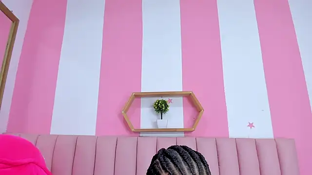 ISABELLA 020 online show from 04/07/26, 12:16