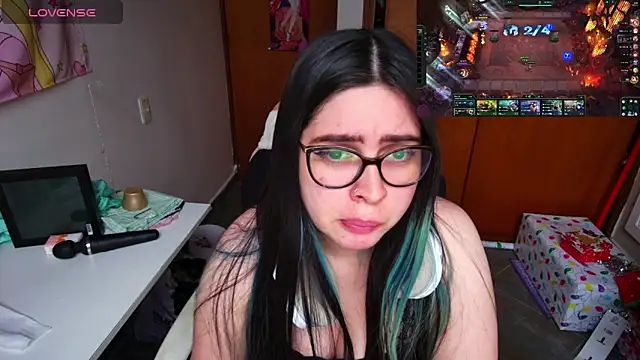 Snapshot of Vallolet_Spencer chatting on 12/19/24, 10:10 Vallolet Spencer online show from 12/19/24, 10:10