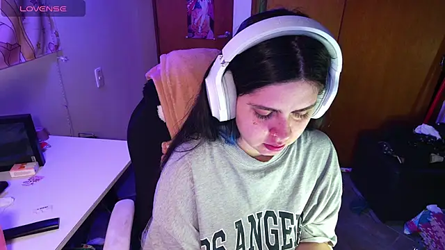 Snapshot of Vallolet_Spencer chatting on 01/12/25, 05:34 Vallolet Spencer online show from 01/12/25, 05:34