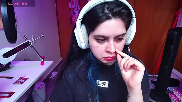 Snapshot of Vallolet_Spencer chatting on 02/22/25, 12:49 Vallolet Spencer online show from 02/22/25, 12:49