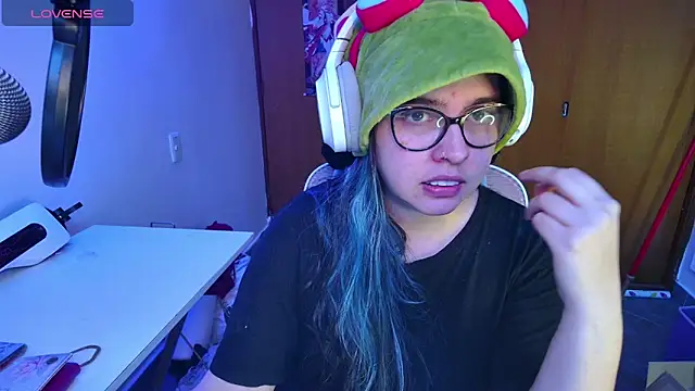 Snapshot of Vallolet_Spencer chatting on 03/09/25, 10:52 Vallolet Spencer online show from 03/09/25, 10:52