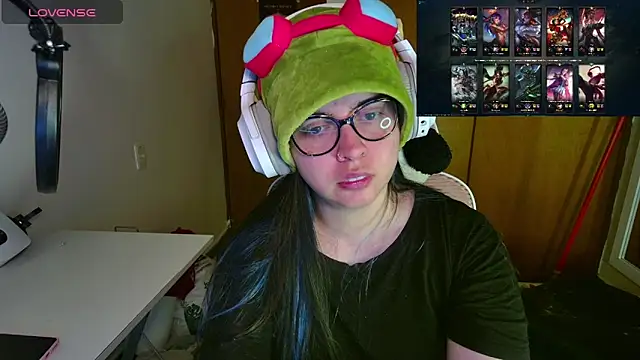 Snapshot of Vallolet_Spencer chatting on 03/11/25, 05:38 Vallolet Spencer online show from 03/11/25, 05:38