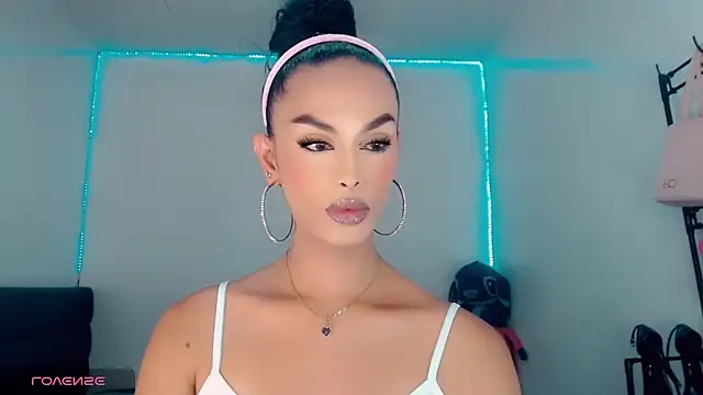  Riannagarcia  online show from 10/28/25, 03:10