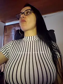 Snapshot of preetypeach chatting on 10/19/25, 06:19 preetypeach online show from 10/19/25, 06:19