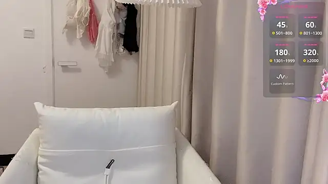 Snapshot of NIna-7 chatting on 03/17/25, 08:51 NIna-7 online show from 03/17/25, 08:51