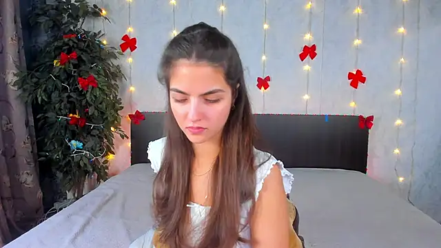 Milana Crystal  online show from 12/19/25, 08:21